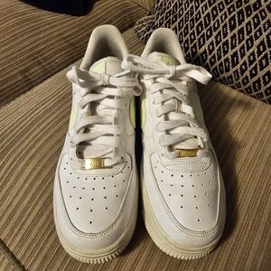 Nike Air Force 1 Low '07 sneakers in the "White Lime" or "Barley Volt"